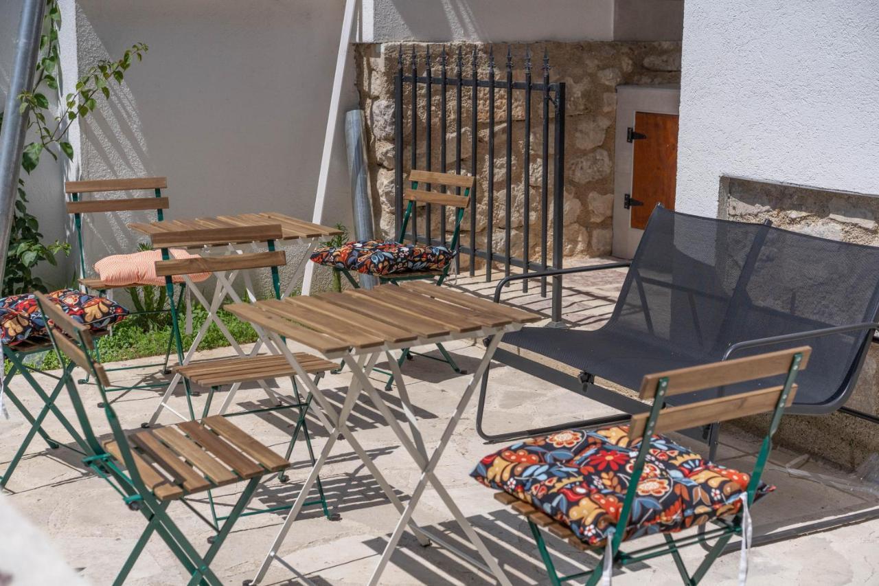 Apartments Oliva Risan Exterior photo
